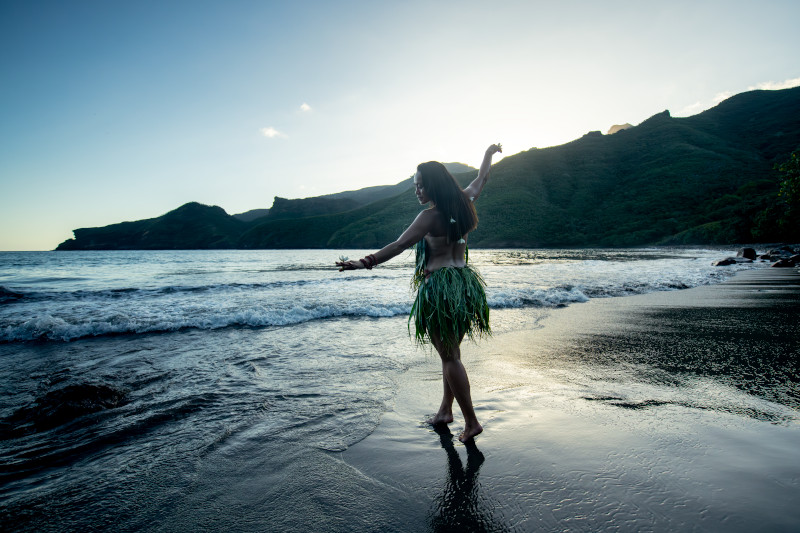 BIRD DANCE COLETTE BAY NUKU HIVA