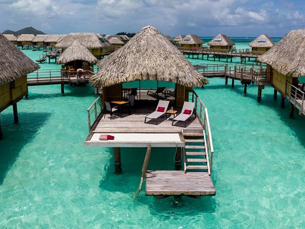 lagoon overwater bungalow