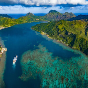 Aranui 5 at Rapa_photo Lionel Gourverneur